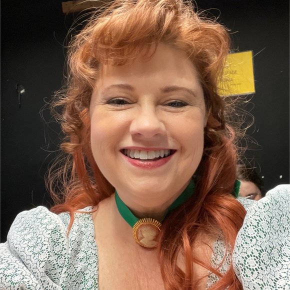 Vintage Style Cameo Brooch Pin Pendant Resin on Goldtone Oval 1.5 in x 2 in - Picture 9 of 9